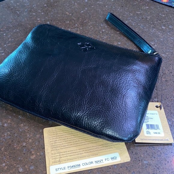Very nice Patricia Nash large wristlet new with tag - Picture 4 of 5